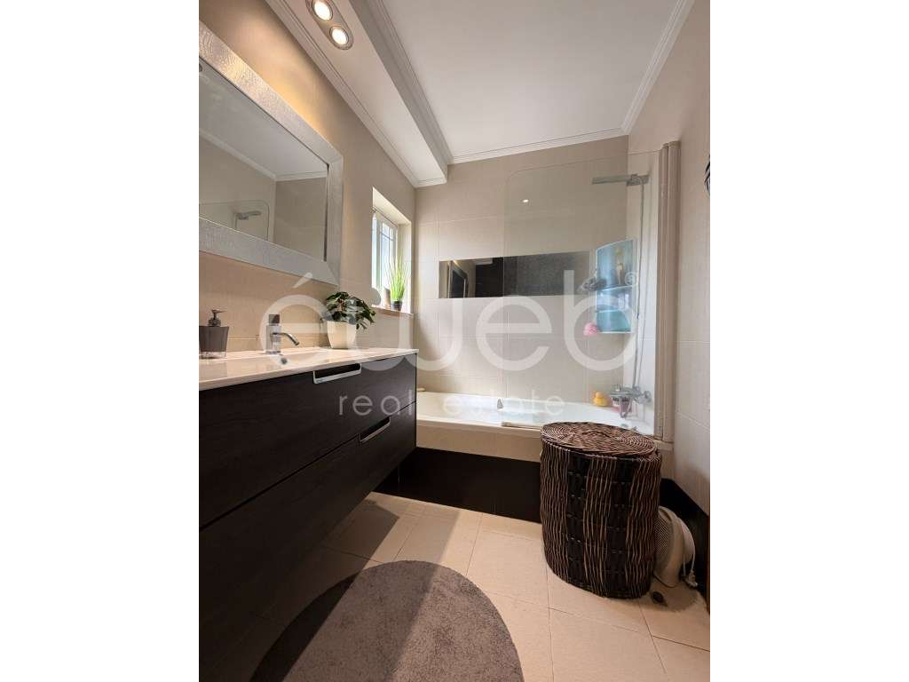 Apartamento T3 com Garagem e Arrecadação, em Aires-27