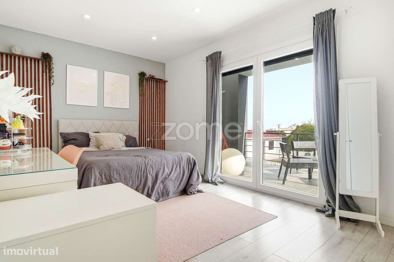 Moradia T5 localizada em Ramada, Odivelas-22