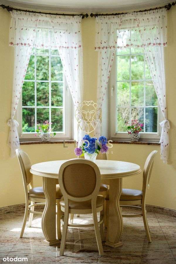 Willa na działce 3500m2. z pięknym ogrodem!-10