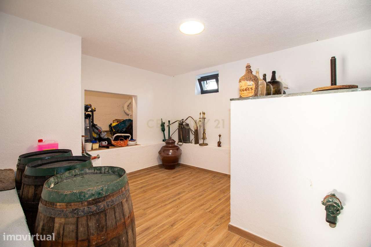 Vivendo o Sonho: Luxuosa Moradia T5 em Albarraque com Espaço de Lazer-46