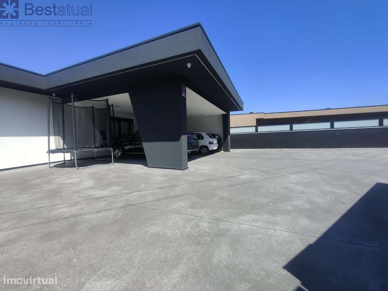 Moradia T 3 -4 frentes- de Luxo c/Piscina - Sande São Lourenço-8