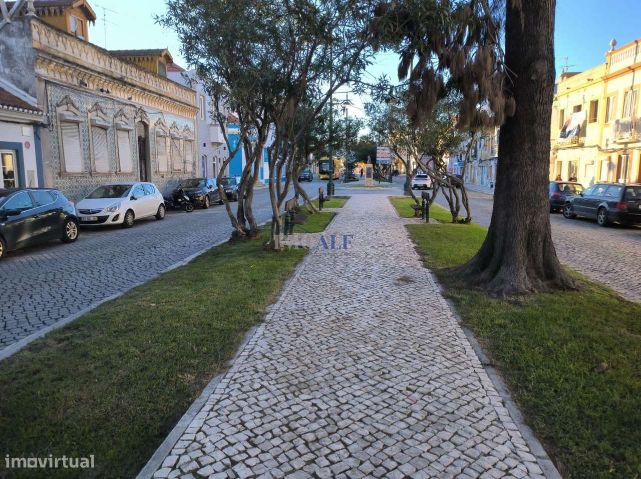 Prédio com quintal no centro do Montijo, junto a transportes-17