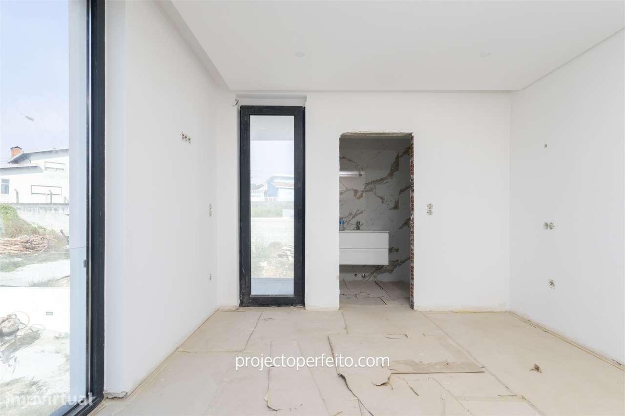 Moradia Geminada T3+1 Venda em São Félix da Marinha,Vila Nova de Gaia-9