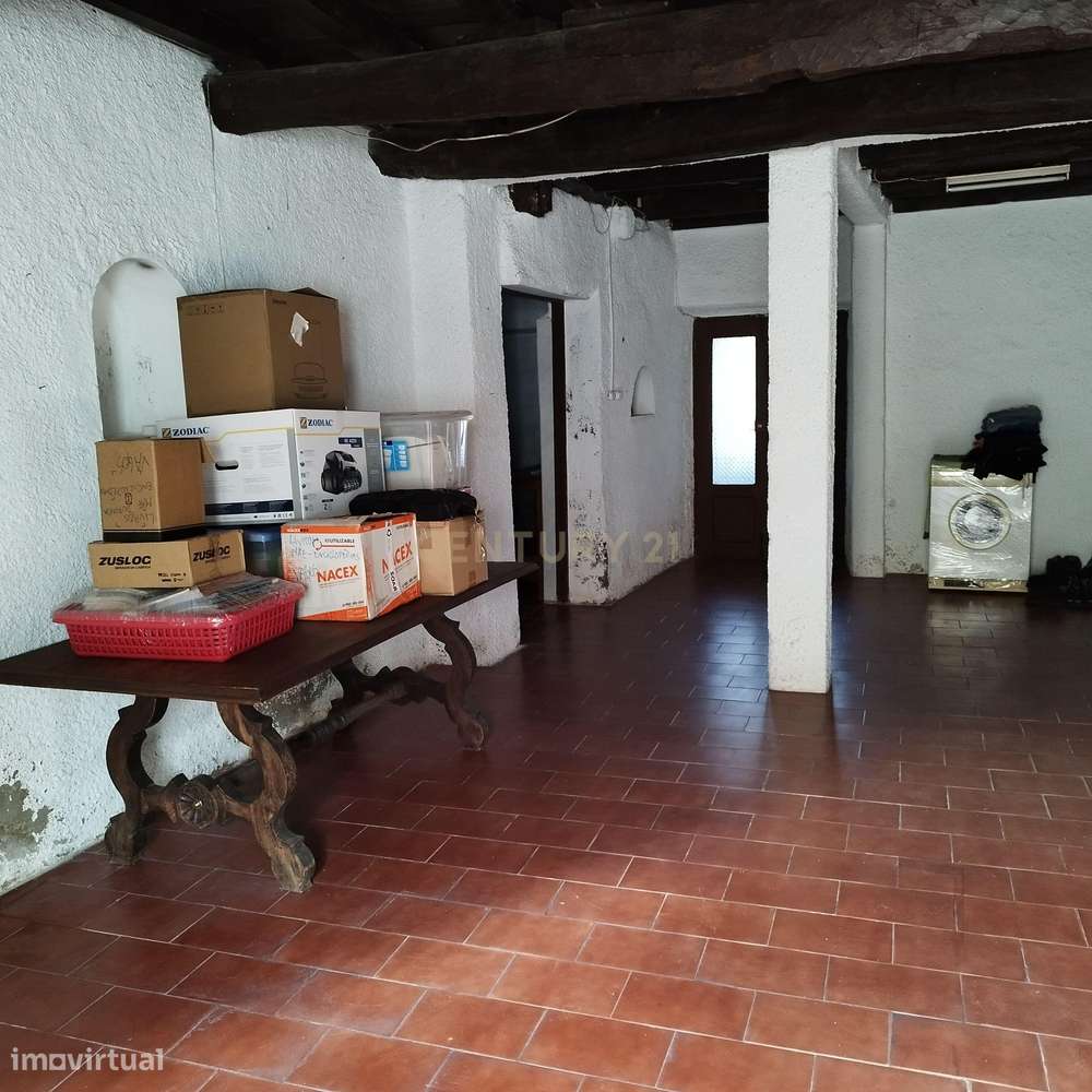 Moradia antiga + terreno envolvente - Centro da vila de Sangalhos - An-21