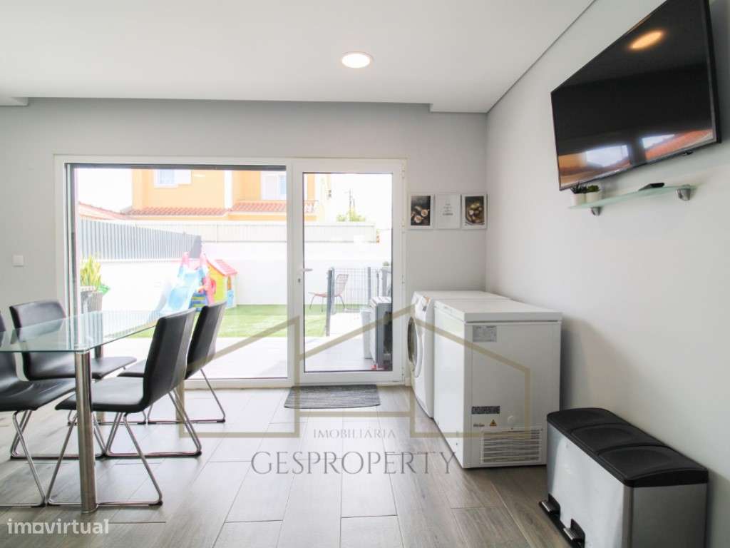 Moradia T3 nos Redondos, em Fernão Ferro-7