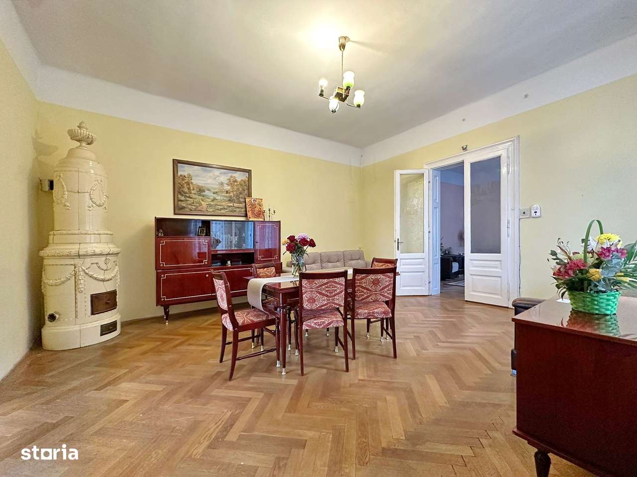 Apartament cu 3 dormitoare și curte, la 3 minute de Piața Sfatului - Imagine principală: 3/20