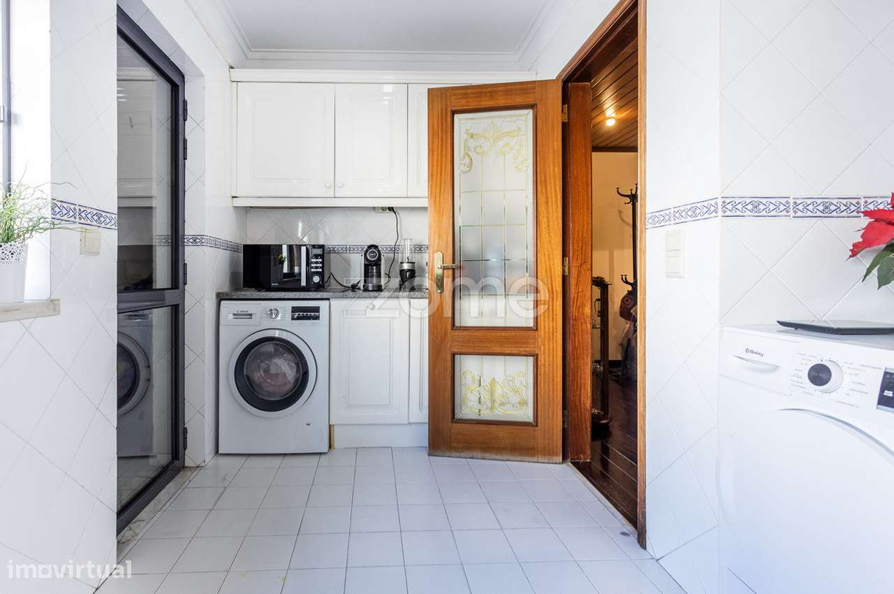 T3 com Lugar Estacionamento privado, perto Metro-7