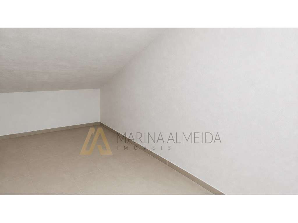 Apartamento T3 ( 4 assoalhadas), Semi- Novo com 2 varandas e arrend...-20