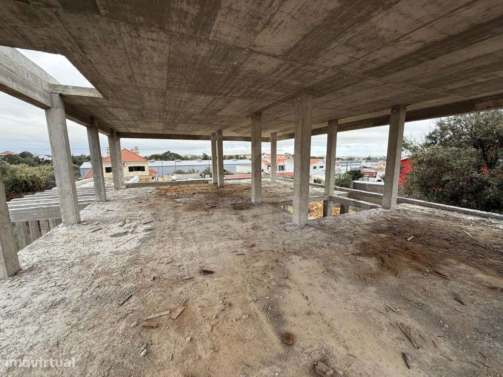 Moradia T4 com piscina, junto a Manique de cima-25