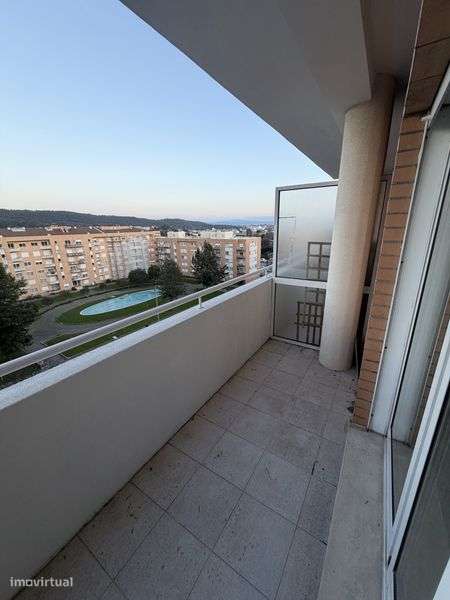 Aluga-se T2 com suite e garagem - Grande imagem: 4/8