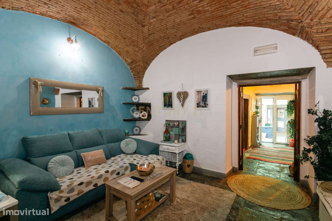 Rés-do-Chão de Moradia T4 com 4 suítes no centro de Mourão - Alentejo-17