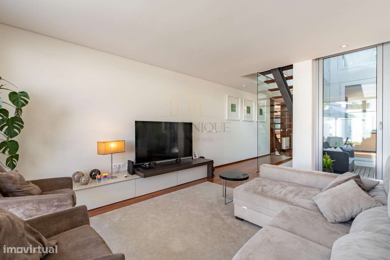 Moradia Geminada T3 com Suite, Jardim de Inverno, Garagem Fechada...-4