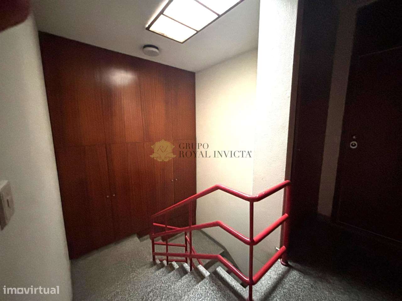 Apartamento T3  com Box Fechada e Varanda junto ao metro -  Senhora da-17