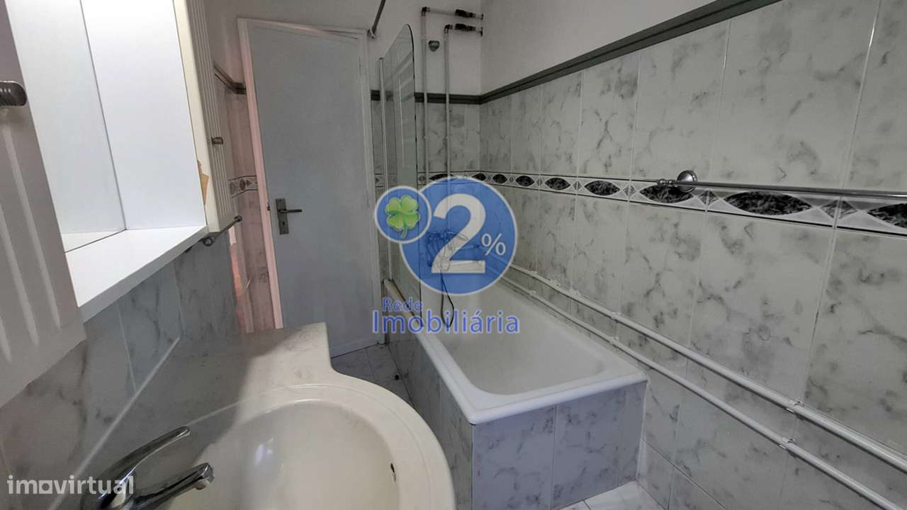 Apartamento T5 Duplex com Logradouro - Pousos-40