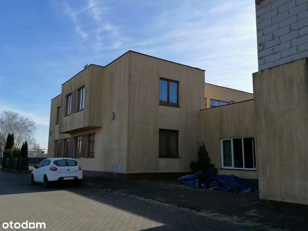 Budynek biurowo- użytkowy-10