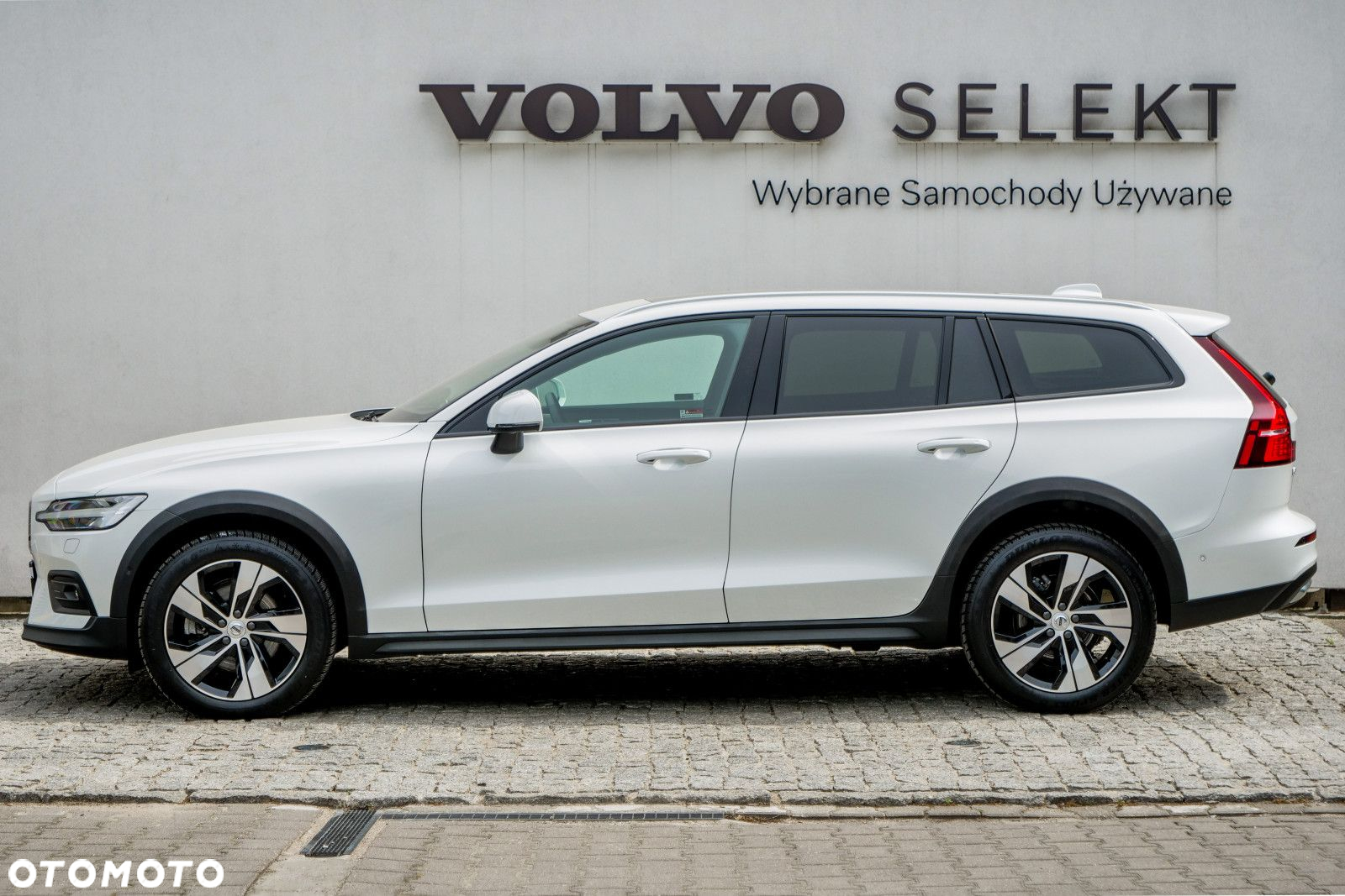 Volvo V60 Cross Country - 6