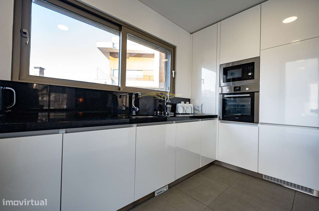 Moradia T4 com Rooftop Vista Mar-12