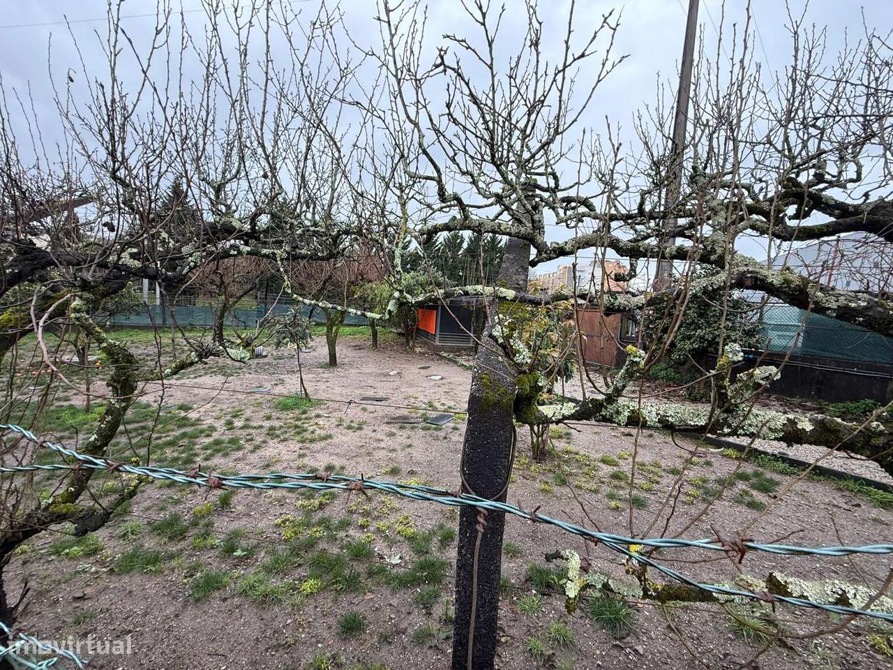 Terreno arrendamento em Valongo, 1200 m2, 3 frentes, Exc. Visibilidade - Grande imagem: 2/25