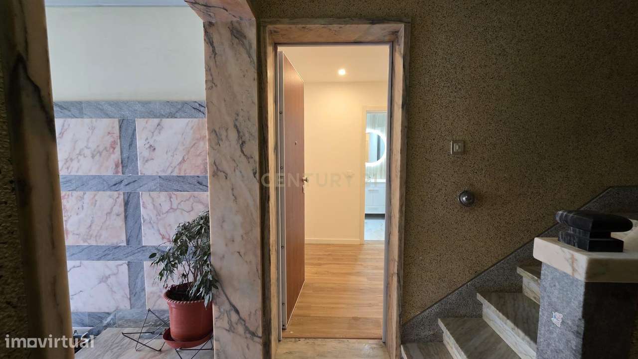 T2 Totalmente Remodelado com Terraço em Algueirão-Mem Martins-17