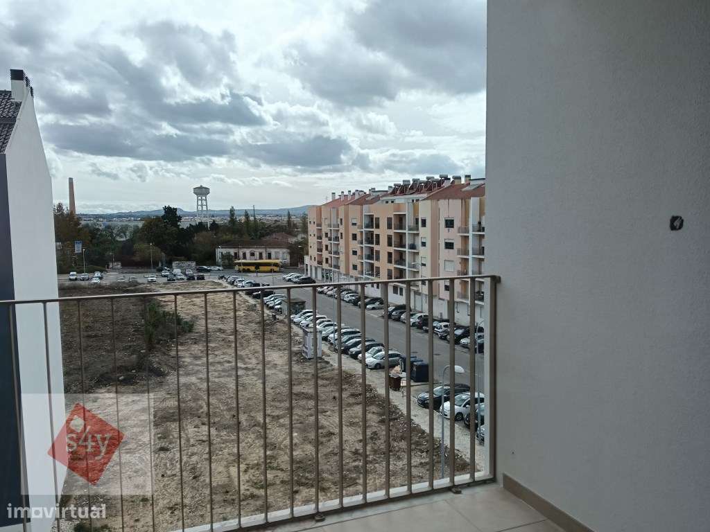 Dúplex com Terraço e Box - Novo - Montijo!-8