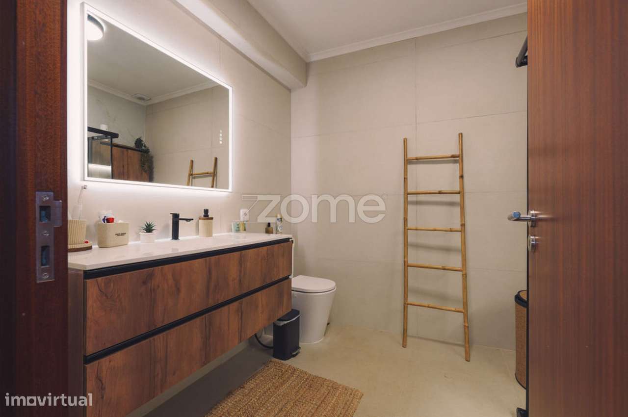 Moradia T2+1 Renovada a 100m do Mar – São Roque-17