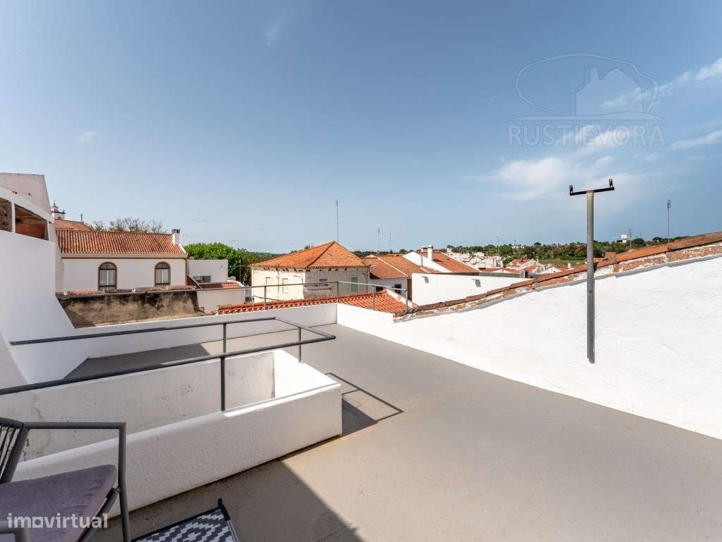 Moradia T2 em Cabeção com terraço-13