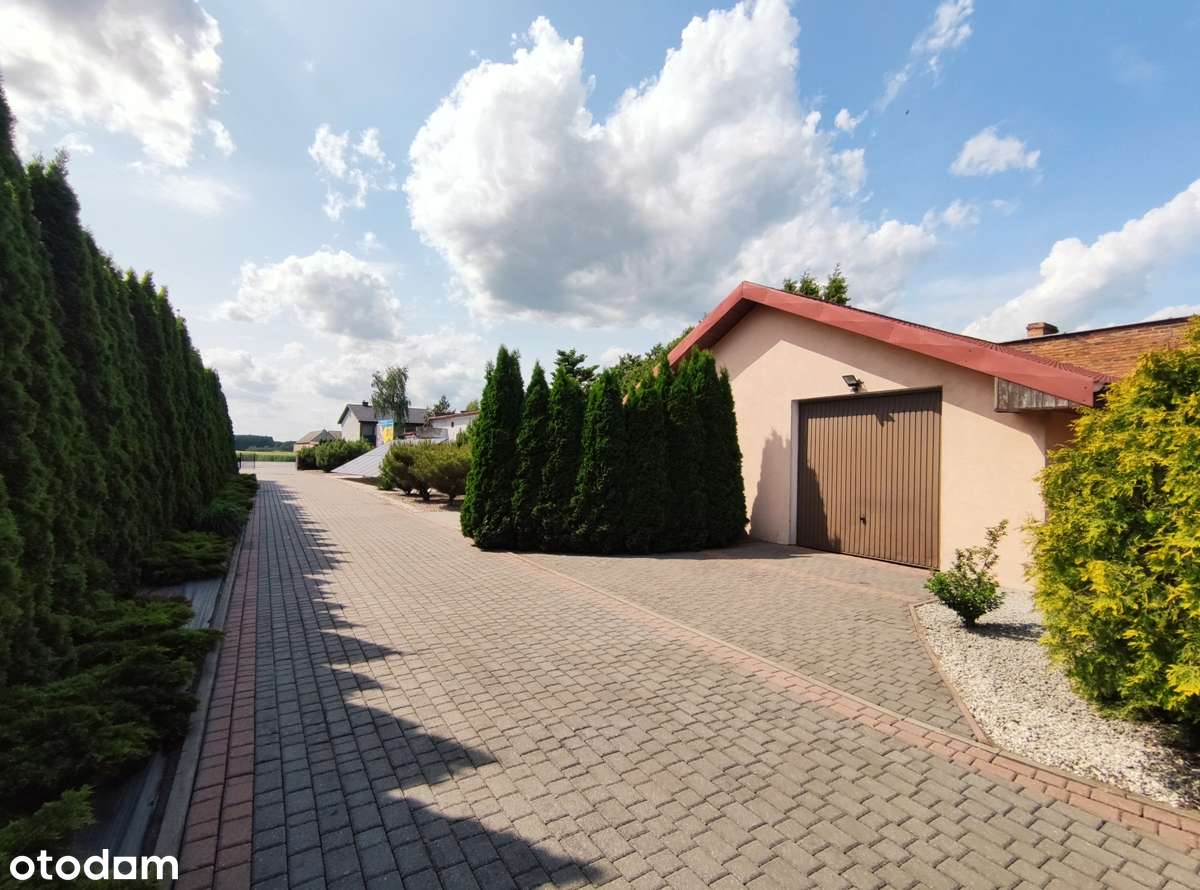 Oszczędny w eksploatacji dom, dwa garaże, duża zagospodarowana działka-8