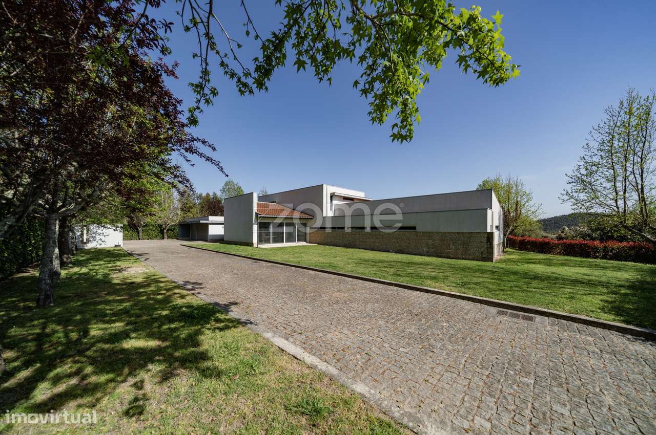 Moradia Individual T4+1 com Piscina Interior em Guimarães! - Grande imagem: 2/33