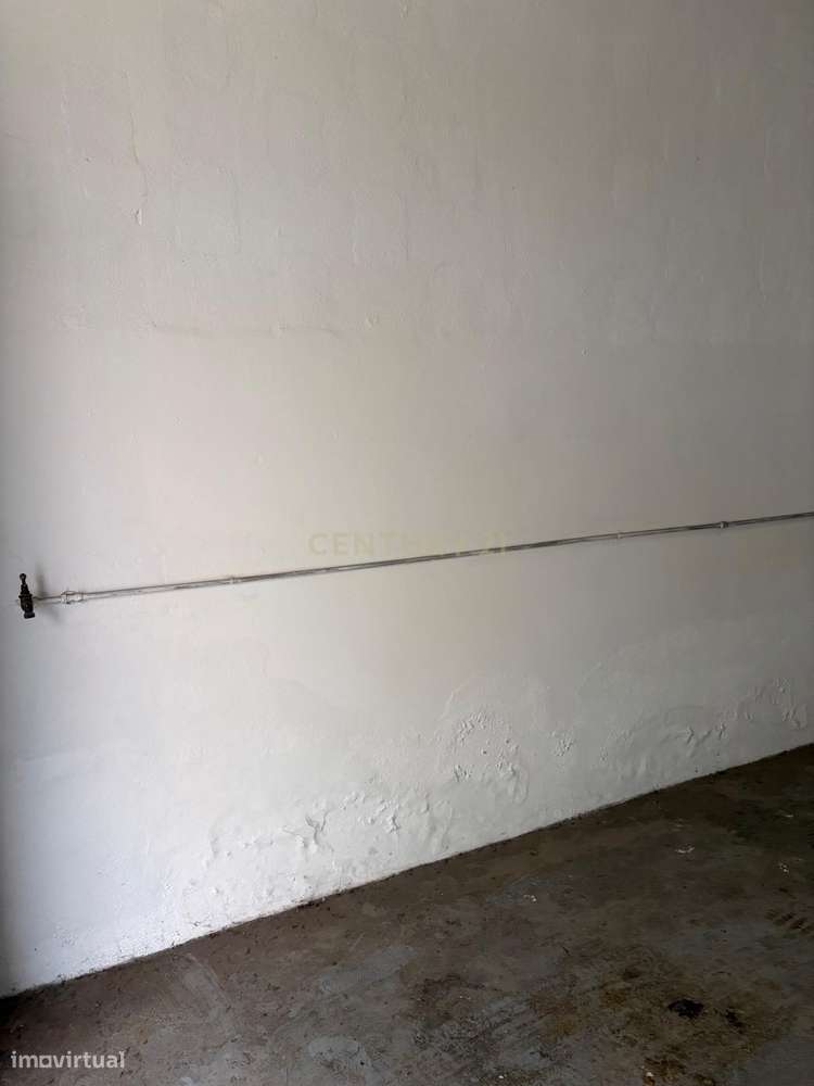 Aluga-se Garagem com 36m2 na Amadora - Grande imagem: 2/4