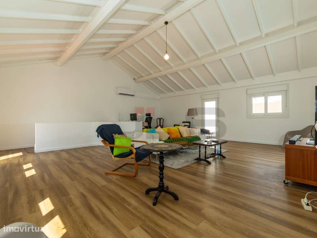 Moradia Remodelada no Centro de Ponta Delgada com Garagem - Grande imagem: 2/29