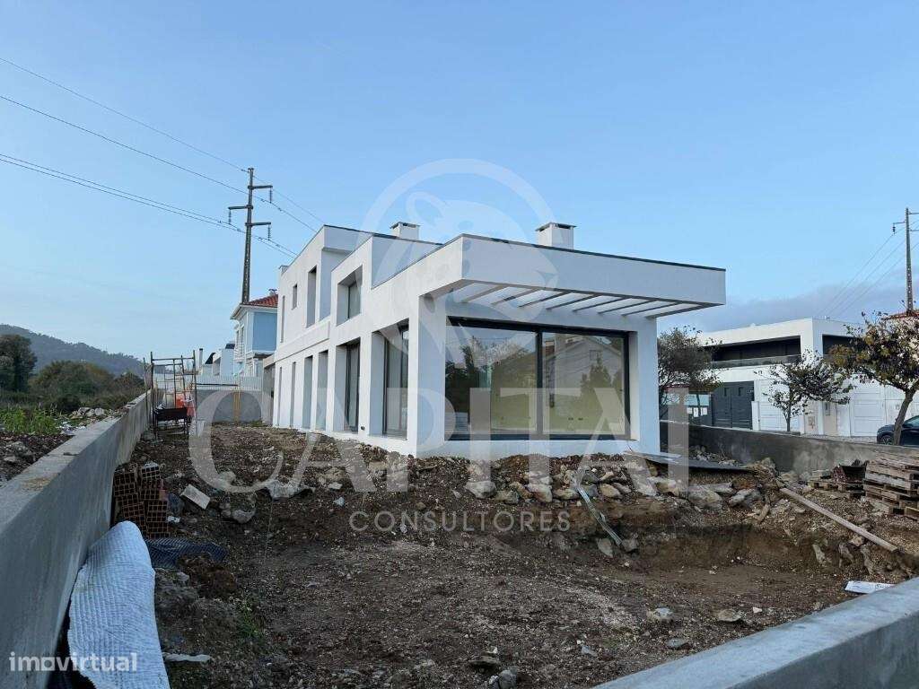Moradia V3 Isolada com Piscina – Nova – Abrunheira-6