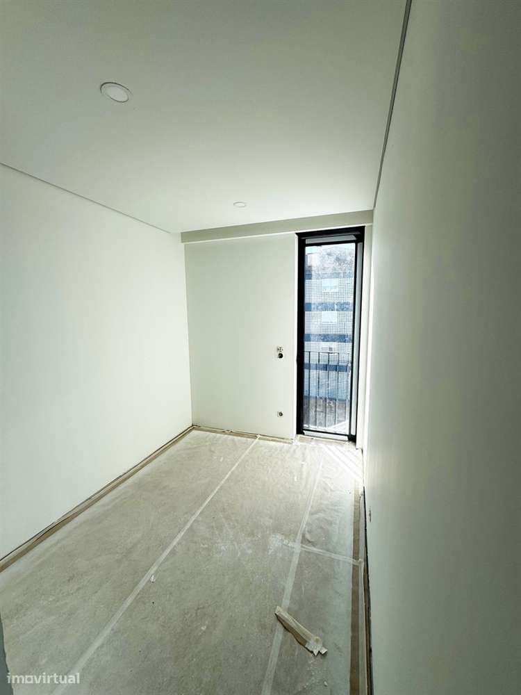 T2 Novo com varanda, garagem -Hospital São João - Universidades-25