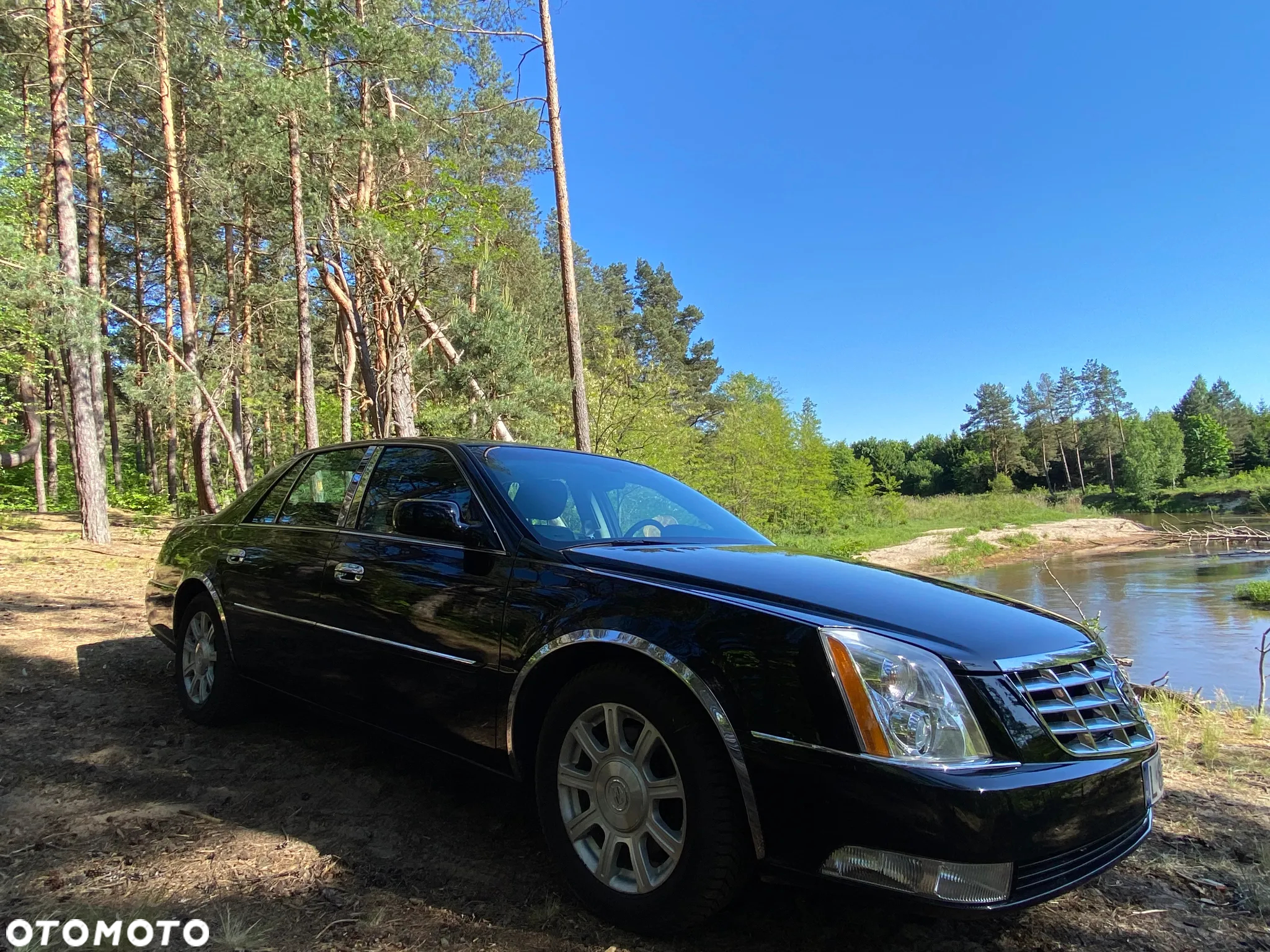 Cadillac DTS - 3