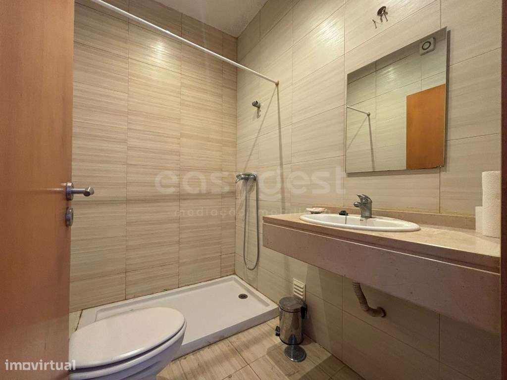 Prédio com 2 entradas independentes no coração do Montijo - Grande imagem: 3/25