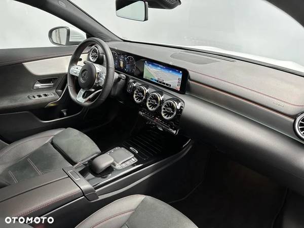 Mercedes-Benz CLA 180 AMG Line 7G-DCT - 24