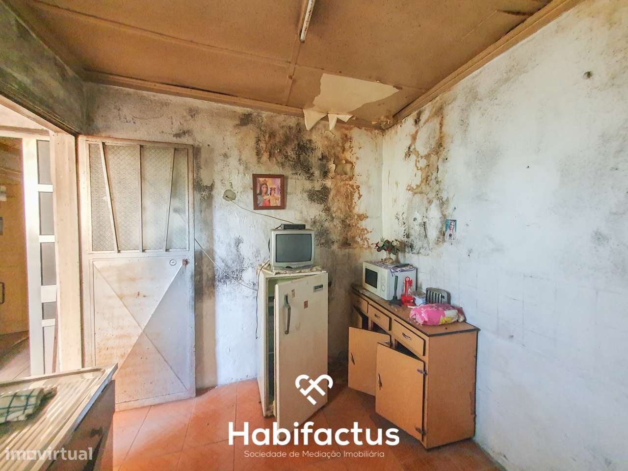 Moradia T3 à venda para Renovação em Paranhos da Beira - Seia-7