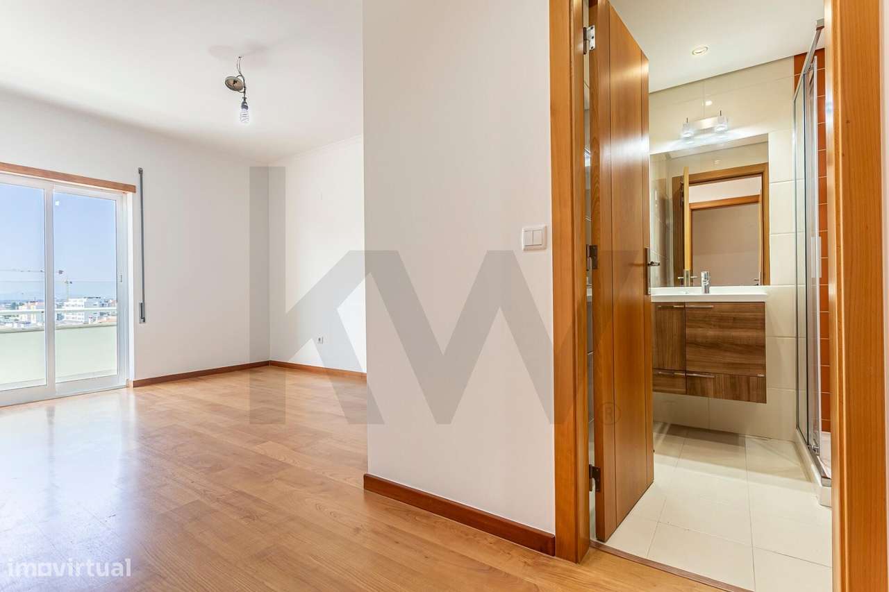 Apartamento T3 Duplex com aproveitamento superior | 5 Quartos | Garage-17