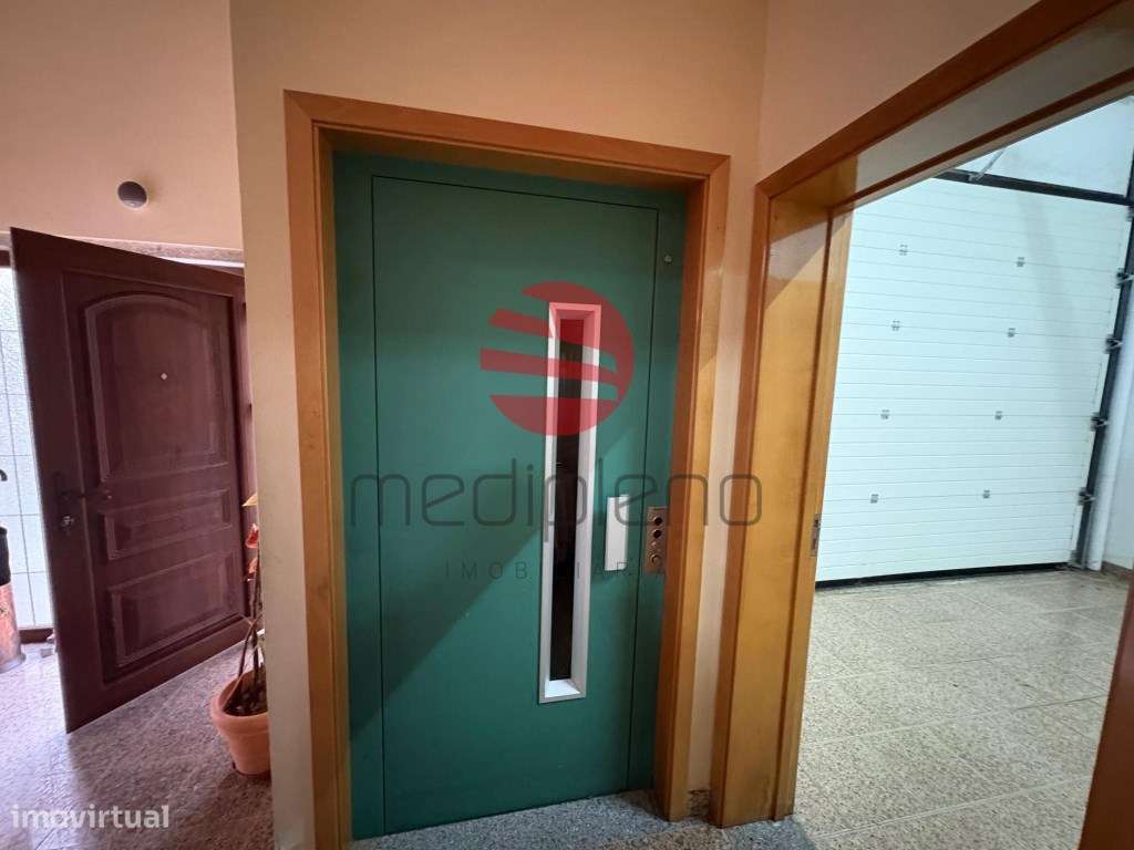 Moradia Bi-Familiar T8 Venda Moimenta da Beira-13