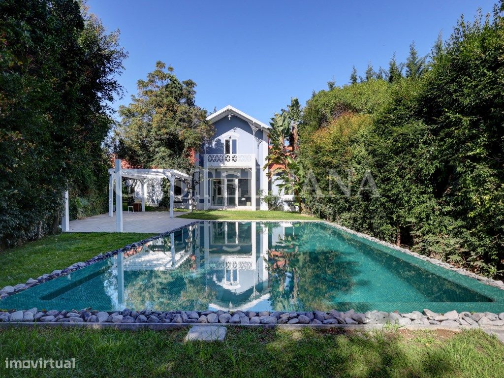 Moradia T5+2 com jardim e piscina no Monte Estoril - Grande imagem: 1/29