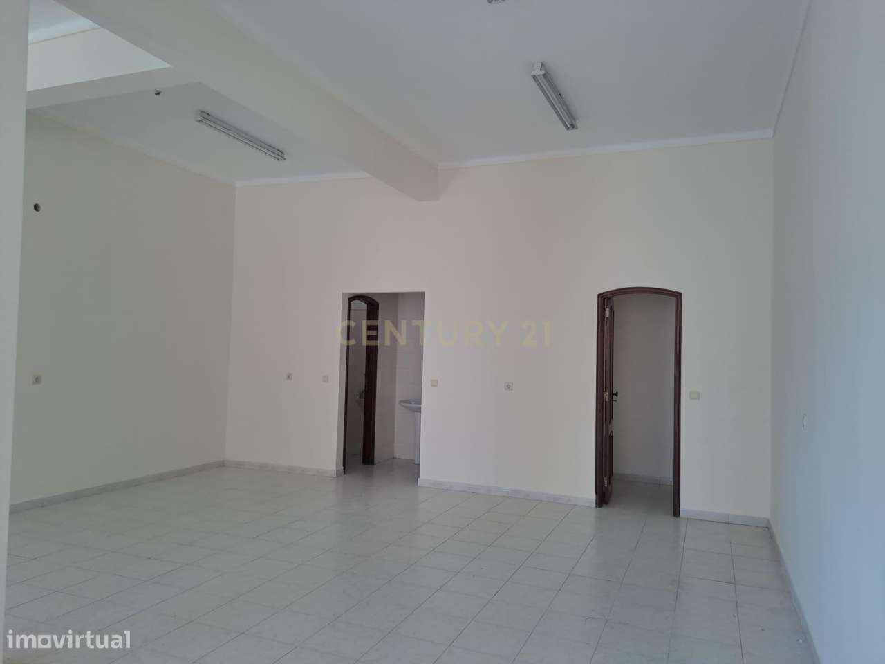 Loja ampla para venda-5