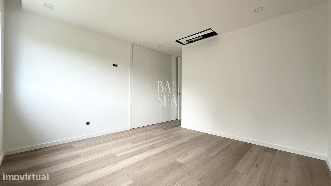 Moradia nova  de gaveto com 3 suítes em Lanhoso Póvoa de Lanhoso-23