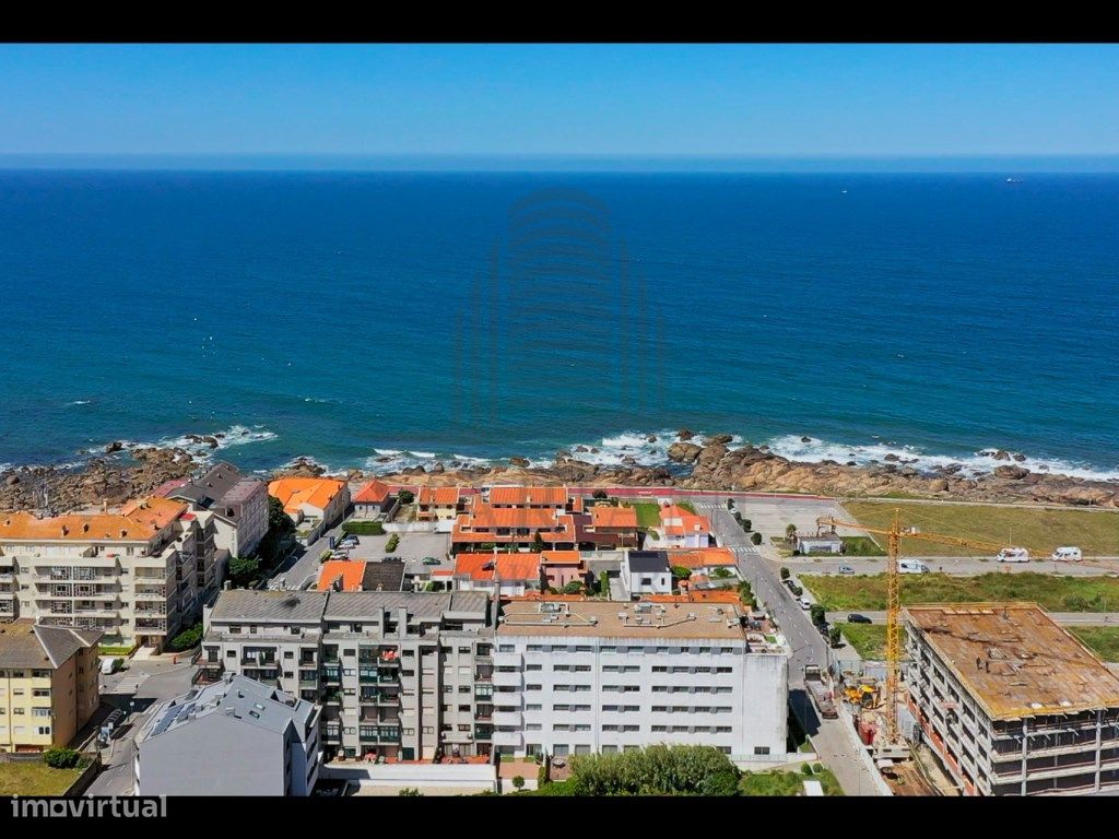 T3, com terraço, na praia de Canidelo