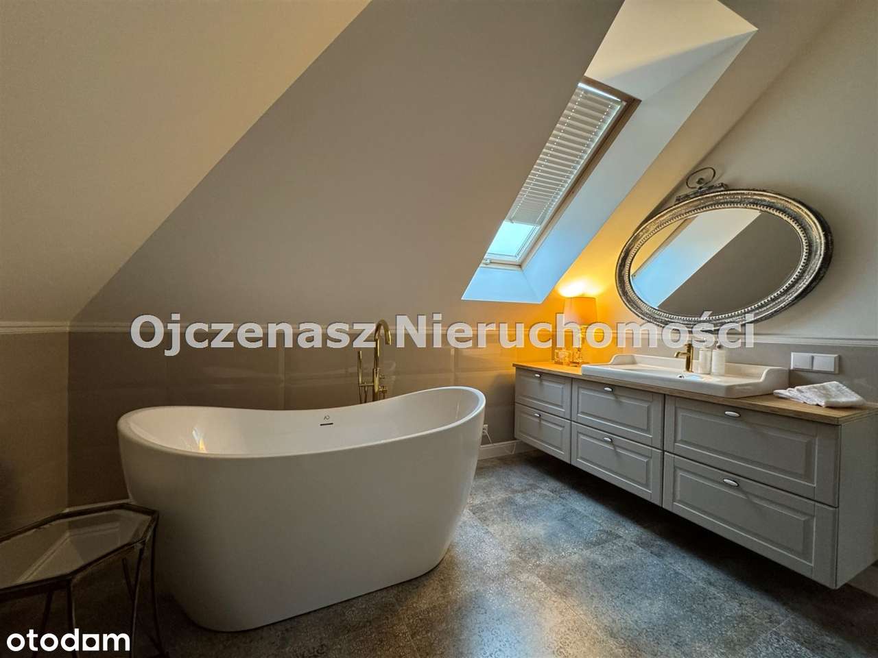 Luksusowy dom w Niemczu w klasycznym stylu-10