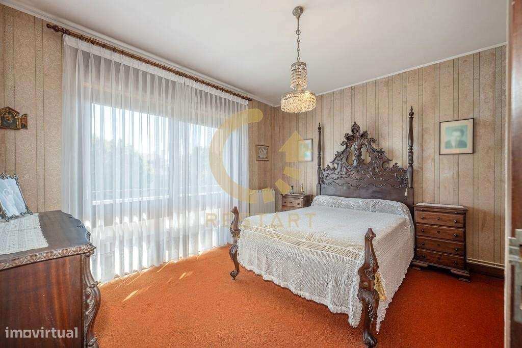 Moradia T5 com piscina e amplo terreno na Avenida de Francelos | Vila-18