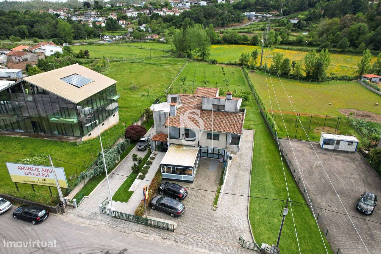 Moradia Individual com Espaço Comercial e Terreno de 4000m2 - Grande imagem: 3/27