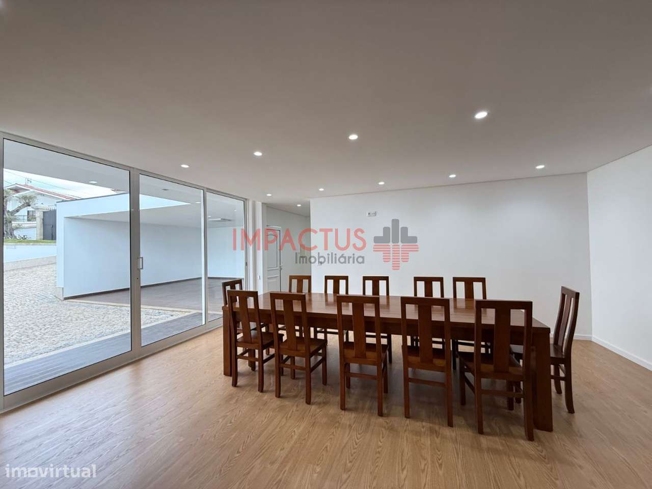 Imponente Moradia isolada com terreno de 1195m2-18