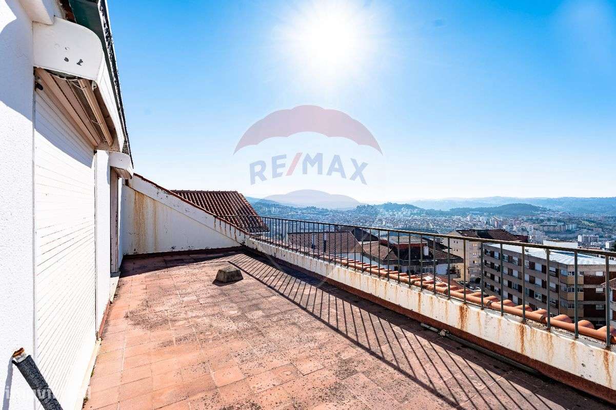 Moradia T9 para venda - Grande imagem: 2/23