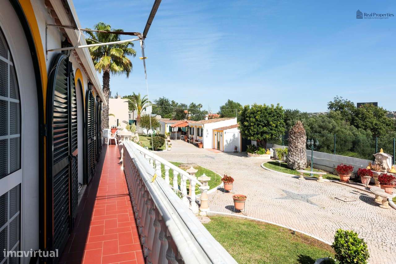 Encanto Algarvio – Moradia Térrea Isolada com Piscina e Jardim-36