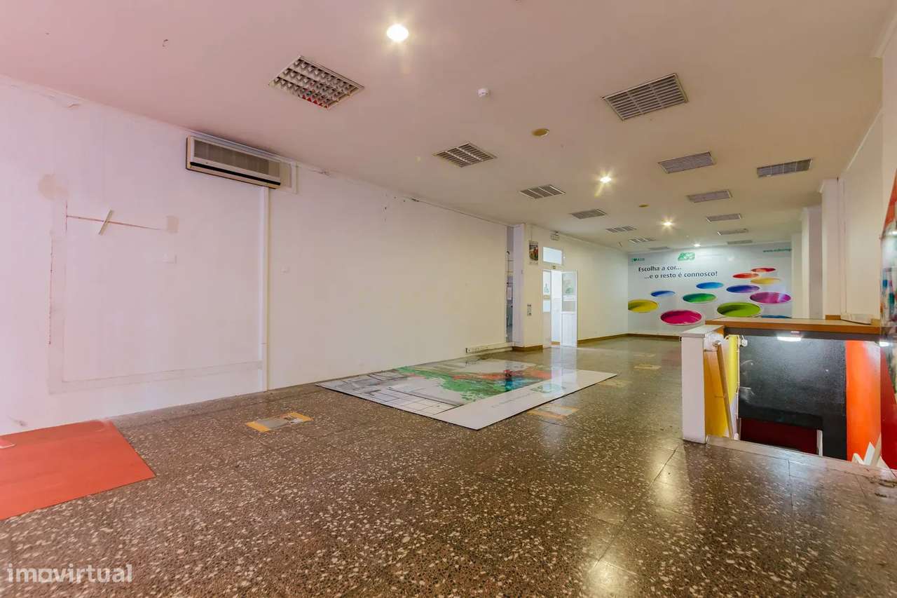 VENDE-SE IMÓVEL - LOJA, ARMAZÉM E GARAGEM NA PENHA DE FRANÇA, LISBOA - Grande imagem: 4/26
