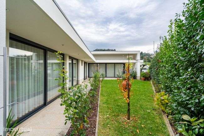 Fantástica Moradia T3 Térrea de Luxo em Braga-20